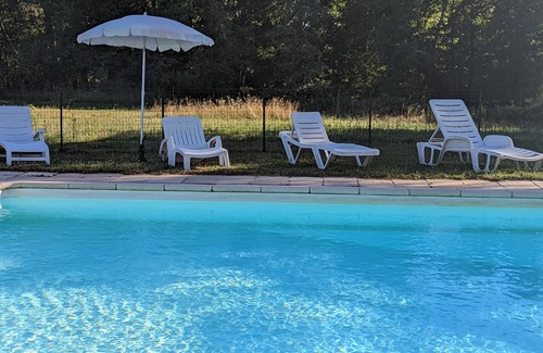 St-Pardoux-et-Vielvic House | Coly de bessède.peace and quiet in the heart of nature, swimming pool, air-conditioned rooms.