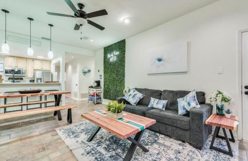 New Braunfels Apartment | Comal Condo - Riverfont Complex Across from Schlitterbahn