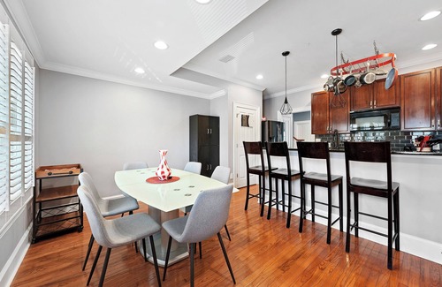 Victorian Village House | Combined 2 homes-9BR/8 BTH, 25 beds Best Location. Perfect for Large Groups