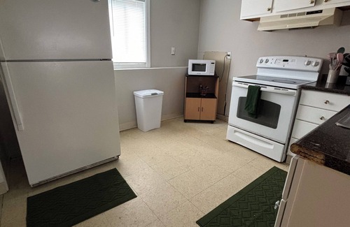 Columbus Apartment | Combined 2 two bedroom unit side by side with easy access to family and friends