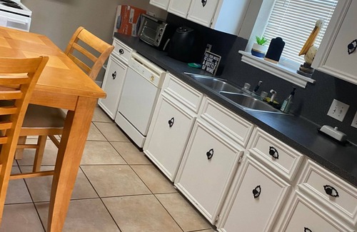 La Marque Apartment | Combo Unit 2 & 4 in La Marques TX!