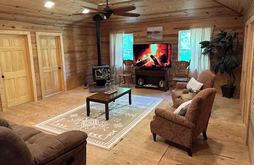 Combs Cabin | Combs Country Cabinn