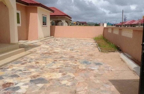 Ngleshi Amanfro House | Come and Enjoy Mama’s Luxury Home
