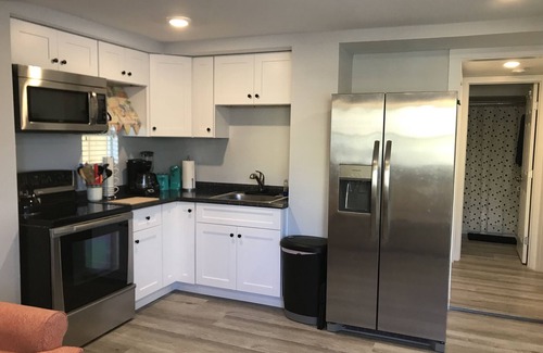 Mid Island Apartment | Come and enjoy the beach, canal and the whole island life!