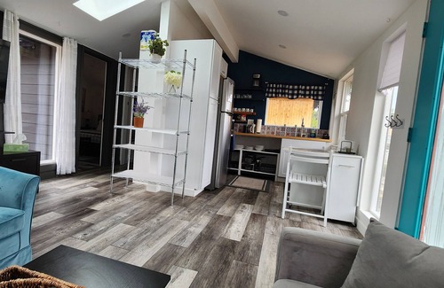 Hillsboro House | Come and explore the PNW! Quiet & comfy, 1GB web, near and central location.