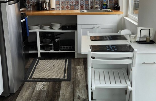 Hillsboro House | Come and explore the PNW! Quiet & comfy, 1GB web, near and central location.