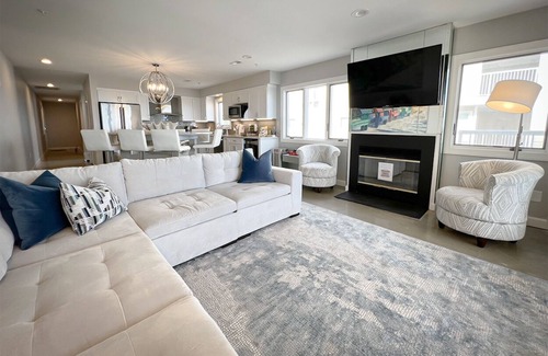 Shell Island Condo | Come and put your feet in the sand! Luxurious 3BR/3BA oceanfront condo.