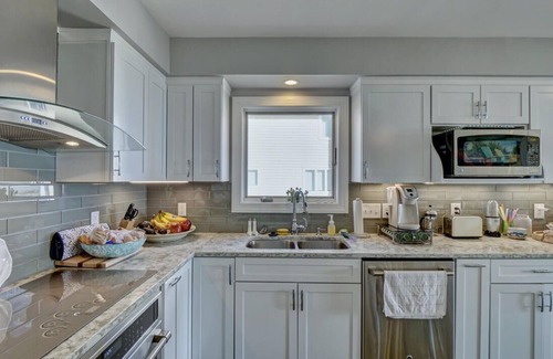 Shell Island Condo | Come and put your feet in the sand! Luxurious 3BR/3BA oceanfront condo.