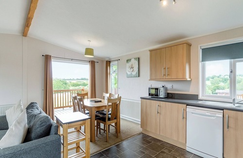 Hewas Water Ski Chalet | Come and unwind in the Primrose Lodge, a real gem tucked away near the beautiful lakes.