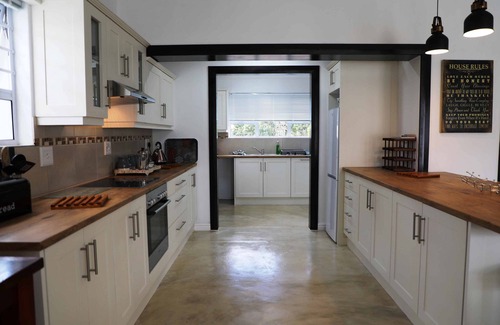 Sandbaai House | COME AND WATCH THE WALES.