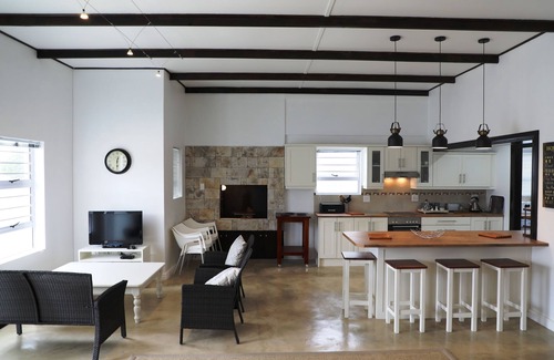 Sandbaai House | COME AND WATCH THE WALES.