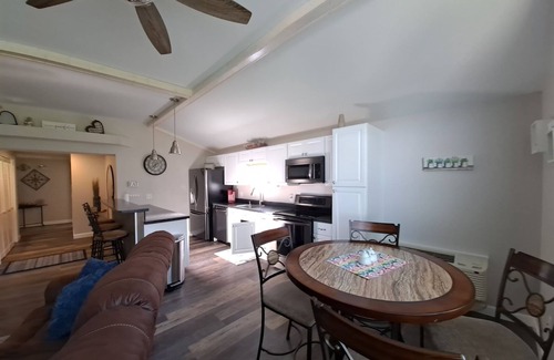 Mears House | Come be our guest at the comfy Cherry Grove Cottage!