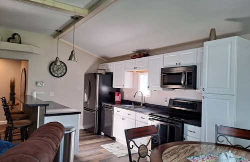 Mears House | Come be our guest at the comfy Cherry Grove Cottage!
