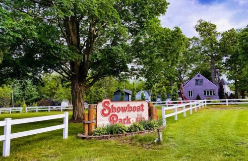 Chesaning House | Come Create Memories w/Fun-filled Adventures at this Paradise! Free Parking!