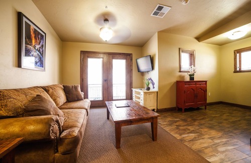 Zion National Park South Entrance Hotel | Come Create Memories w/Fun-filled Adventures at this Paradise! Free Parking