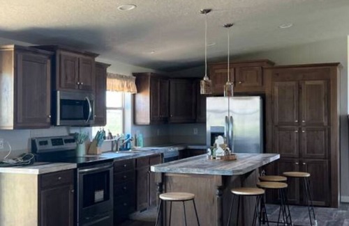 Fruitland House | Come enjoy the great outdoors with lots of space for the whole family!
