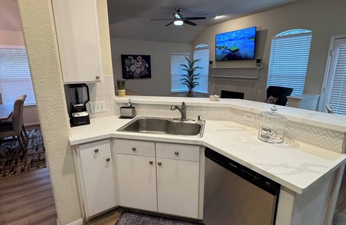College Park House | Come enjoy what The Woodlands has to offer in our updated 3 bedroom home.