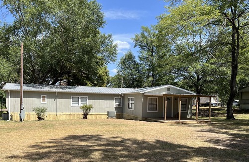 Bronson House | Come escape in a pet friendly remodeled home just 1/4 mi. to San Augustine Park!