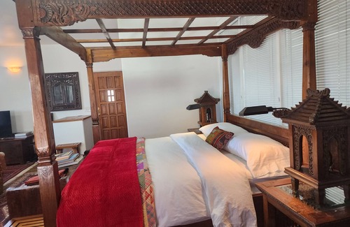 Canoncito House | Come experience a taste of Africa nestled in the foothills of Santa Fe.