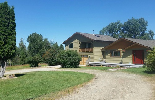 Hamilton House | Come & Experience Montana Hospitality in Beautiful Big Sky Country.