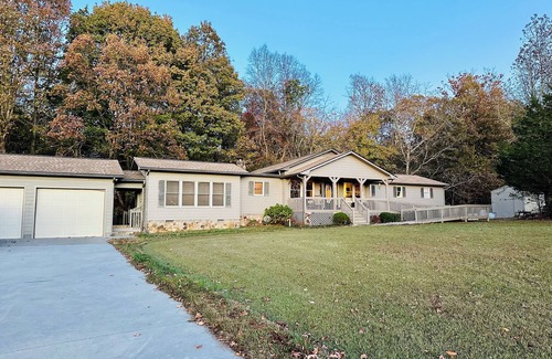 Menlo House | Come explore the magic of the north Georgia mountains!