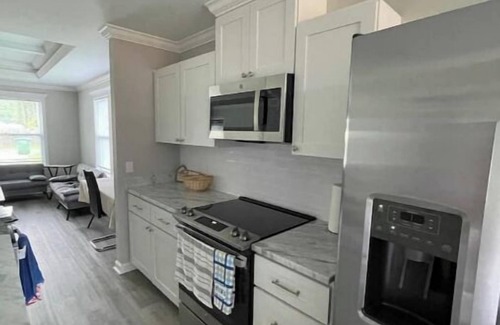 Crawfordville House | Come, feel home away from home.