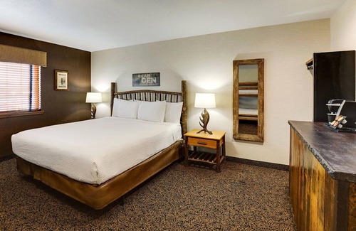 Peoria Hotel | Come for a Stay, Leave with Memories: Timeless Lodging just off I-74