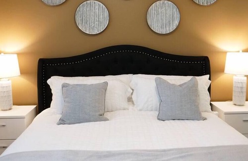 Arlington South Apartment | Come get some California Love