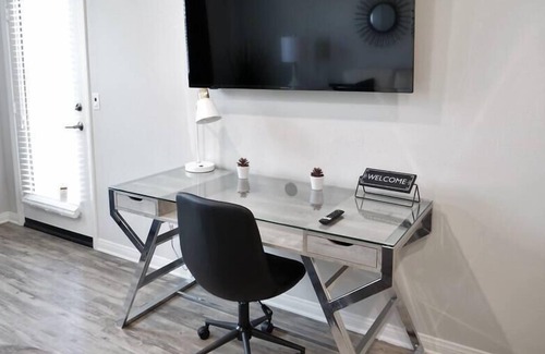 Arlington South Apartment | Come get some California Love