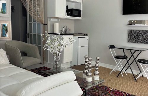 Colonialtown South Apartment | Come have some fun at the Birdhouse!