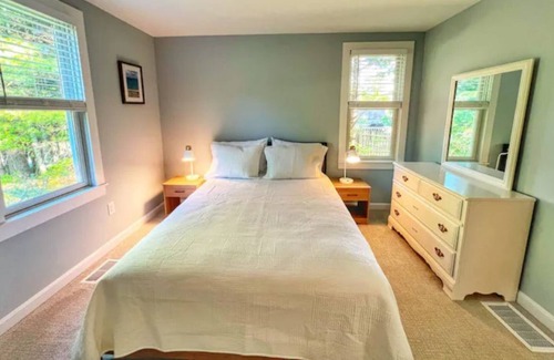 Centerville House | Come Relax at the Pine Ridge Retreat