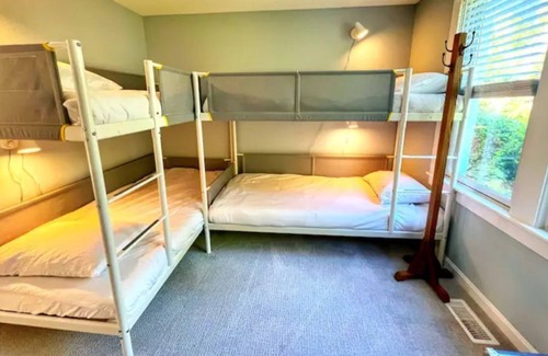 Centerville House | Come Relax at the Pine Ridge Retreat