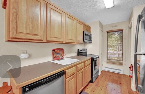 White Haven House | Come relax by the fireplace and enjoy skiing or a walk in the forest by the lake