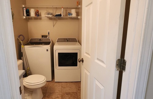 Enterprise House | Come Relax! New kitchen, appliances (including w/d!), two decks