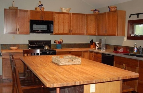 Brooksville House | Come Relax on the Coast of Maine