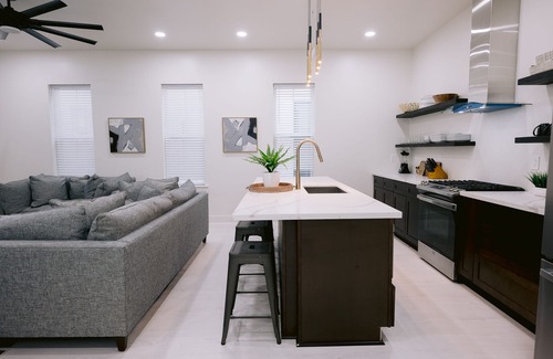 Tulane - Gravier Apartment | Come See NOLA has to offer Work and Play! near Bourbon St,Caesars Superdome