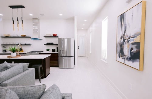 Tulane - Gravier Apartment | Come See NOLA has to offer Work and Play! near Bourbon St,Caesars Superdome