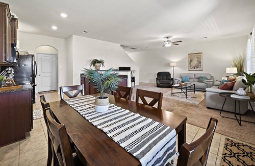 Baytown House | Come stay a while 3 bedroom WiFi Smart TV in every room Covered Patio Fire Pit Q