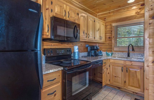 Gatlinburg - Pigeon Forge Resort | Come stay at A Smoky Mountain Hide-A-Way for amazing views!