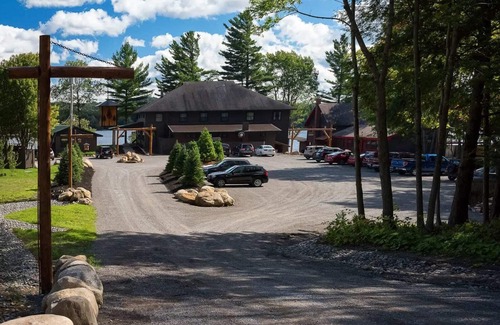 Old Forge Condo | Come stay at Great Pines for amazing views!