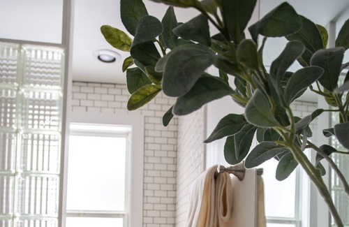 Marquette House | COME STAY AT PHIL'S 550!