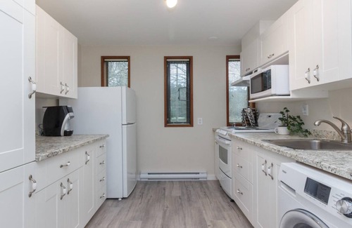 North Saanich Apartment | Come stay at this Cozy 2 BR newly renovated w/deck