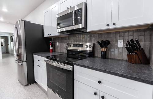 Chandler House | Come stay-n-play at our large 6300sf 5 bedroom/5.5 bath pickleball paradise!