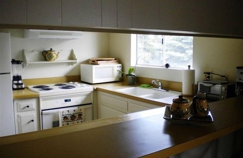 Mammoth Lakes House | Come to Mammoth and Play @ 3 bedroom, 2&1/2 Bath Condo. Great family getaway.