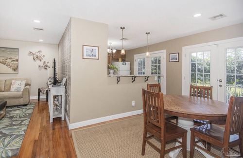 Scenic Heights House | Come to Pensacola White Sand beaches, in a great location 🏚️