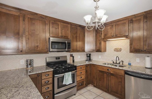 Scenic Heights House | Come to Pensacola White Sand beaches, in a great location 🏚️