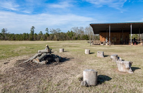 Keatchie Cabin | Come To The Country To Get Away From It All.