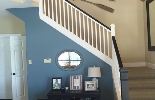 White Pigeon House | Come to the lake! This lake front cottage is perfect for family & friends!
