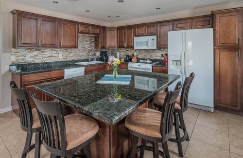 Page Apartment | Come visit Lake Powell! Hiking, boating, kayaking, and paddle board!
