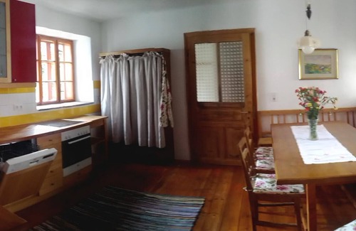 Horn House | Come with friends and enjoy the peace and quiet that our house radiates.